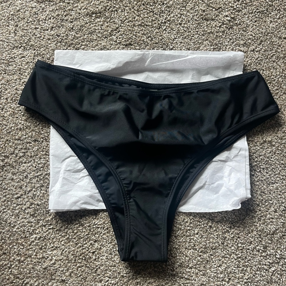 High Waisted Black Bikini bottoms size Large. Brand new!